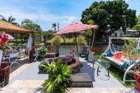 Luxury Waterfront Villa, With Private Hot Tub, Beachs, Aventura Mall Casinos, Restaruants - Bed and Breakfast Hallandale