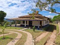 Casa de campo com varanda e paisagem deslumbrante - B&B Morungaba