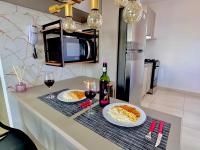 Apê confortável com garagem e espaço de trabalho - Bed and Breakfast Cuiabá