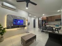 Podium Home 7pax opposite AEON Mall Kuching - Bed and Breakfast Kuching