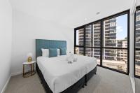 Serene 2 Bedroom Relaxation with Ocean Breeze - B&B Gold Coast