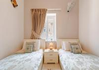 Modern Apartment in the Heart of Sliema Steps from the Seafront - Chambres d'hôtes Sliema