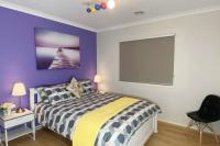 Designer Decor Home with 8Beds at Williams Landing - B&B Laverton
