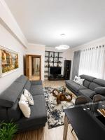 AT Blloku Apartment - Bed and Breakfast Tirana