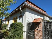 Sunny House One-room apartment - Bed and Breakfast Jászfényszaru