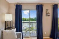 Stylish Apartment w Private Deck & River View - B&B Nashville