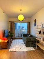 Mid-Century Haven Near BTS Udomsuk - B&B Phra Khanong