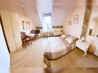 Doppel-/Zweibettzimmer mit Bad