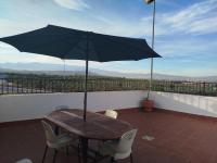Casa andaluza con terraza cerca de Granada - Chambres d'hôtes Grenade