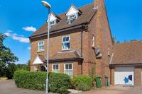 Horley 4-bedroom House, next to Gatwick Airport - B&B Horley