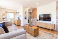 3BR w River views by Metro by LovelyStay - B&B Vila Nova de Gaia
