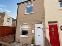 Modern central Dartford 4-Bed House with Parking - B&B Dartford