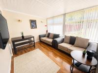 Stylish 4-Bedroom Home with Modern Comforts - B&B Derby
