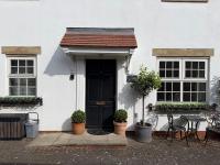 Hops Cottage, Yarm - 2 bedroom cottage with private parking in gated Mews - B&B Yarm