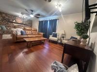 Blue Jay Cottage - Bed and Breakfast Enid