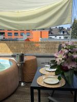 Executive Maisonette Penthouse Loft, Rooftop Pool, Central Hannover and Direct Messe Connection - B&B Hanóver