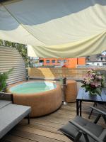 Executive Maisonette Penthouse Loft, Rooftop Pool, Central Hannover and Direct Messe Connection - Ferienwohnung Hannover