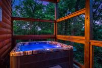 Lagniappe Lodge Hot Tub Fire Table Game Room String Lights Sleeps 8 - B&B Sevierville