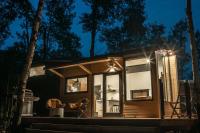 Refuge Bay's Aqua Tiny Home - Luxury Off Grid Escape - Bed and Breakfast Cherhill