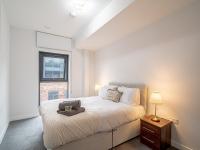 Leeds Dock Penthouse with Balcony & Parking - Chambres d'hôtes Leeds