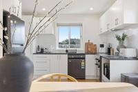 Modern 3BR Home Near Bellerive - B&B Waroona
