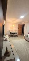 Apartamento Central com elevador, vaga de garagem, suíte com cama queen com ar condicionado e quarto casal com ventilador - Ferienwohnung Montes Claros