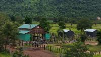 Cow Barn Cafe and Lodge Preah Vihear - Chambres d'hôtes Phumĭ Nhông