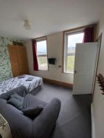 4 room,11 people backpackers style house - Ferienwohnung Llwynypia