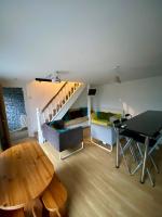 4 room,11 people backpackers style house - Ferienwohnung Llwynypia