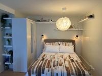 Loft Unit in Cainta with Netflix, Games, etc - B&B Cainta