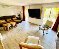 Villa with pools 20 minutes from Barcelona - B&B Cervelló