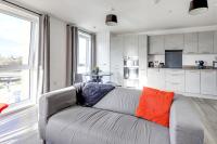 Central 2 Bedroom Flat By Mills Stays Short Term Lets Chelmsford With Free WiFi & Private Parking - Bed and Breakfast Chelmsford