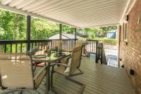 Creekside EscapeFirePitBBQAC1MiRailEVPets - B&B Seattle