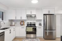Charming Burnaby Hideaway Near Metrotown - B&B Burnaby