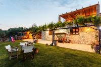 Petalidi Olive Garden Stone House near the beach - B&B Petalídi