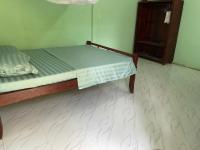 Habitación con cama extragrande.