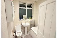 7 Guests 3-Br free parking-near Manchester Airport - B&B Cheadle