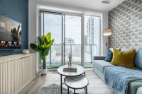 Stylish 1BR Suite near Sherway Gardens Balcony - B&B Toronto