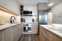 Stylish 1BR Suite near Sherway Gardens Balcony - B&B Toronto