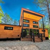THE HAPPIEST PLACE-Luxury pet-friendly Broken Bow cabin with hot tub & fire pit - Bed and Breakfast Broken Bow