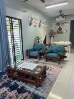 Laman Biru Azalea - B&B Pekan