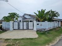 Laman Biru Azalea - B&B Pekan