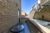 Stylish London Shoreditch Apartment with Balcony Sleeps 4 Family friendly - Chambres d'hôtes Londres