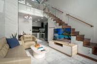 Luxurious 1BR Villa in Central Location with AC - B&B Koh Pha Ngan