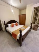 Habitación con cama extragrande y balcón