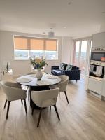 2 Bed - Free Parking - WiFi - Heathrow Airport - Chambres d'hôtes Staines