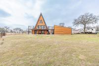 Modern A-Frame House with Water View I Near Frisco Weddings Venues I Lake Lewisville & Universal I Remote-Work Friendly Oasis Near PGA Frisco - Chambres d'hôtes Oak Point