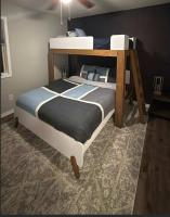 Cozy Bike-In & Out Retreat - Fire Pit Pet Friendly - B&B Bella Vista