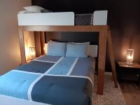 Cozy Bike-In & Out Retreat - Fire Pit Pet Friendly - B&B Bella Vista