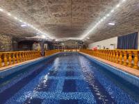 Al Saad Farm Private Resort 5 Bedrooms with Two Indoor Pools and Kids area By Betu - Bed and Breakfast Al Ain City